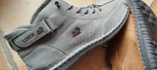 Botas barefoot grises y marrones