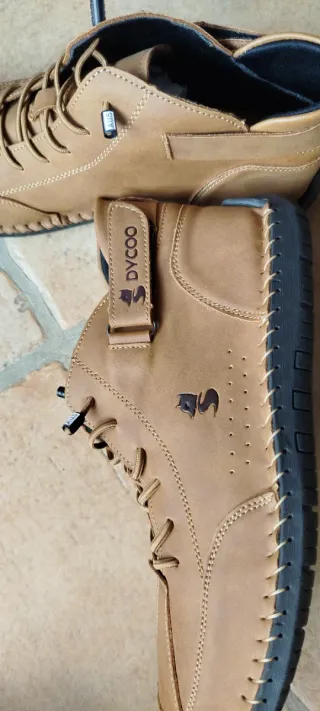 Botas barefoot grises y marrones