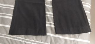 Pantalón negro tipo terciopelo corte recto