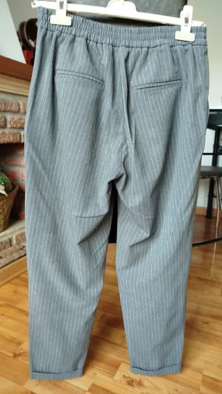 Pantalón de vestir gris Pull and Bear Talla M