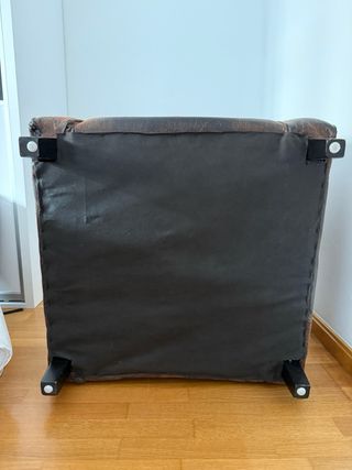 Sillón de piel marrón