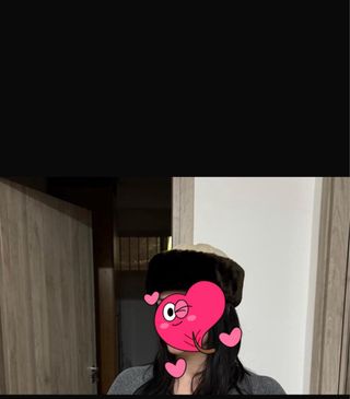 Cappello beige con bordo marrone