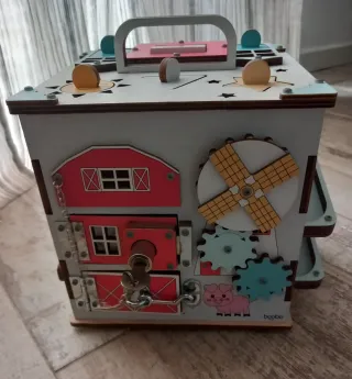 Cubo de actividades de madera, Busy Box.