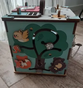 Cubo de actividades de madera, Busy Box.