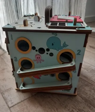 Cubo de actividades de madera, Busy Box.