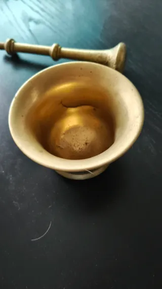 Mortero antiguo de bronce