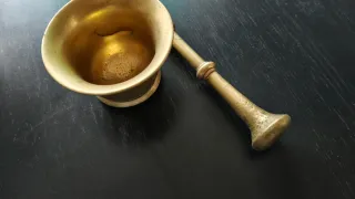 Mortero antiguo de bronce