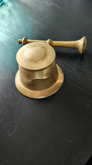 Mortero antiguo de bronce