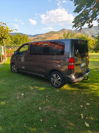 Peugeot Traveller 2017