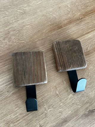 Colgadores de madera y metal