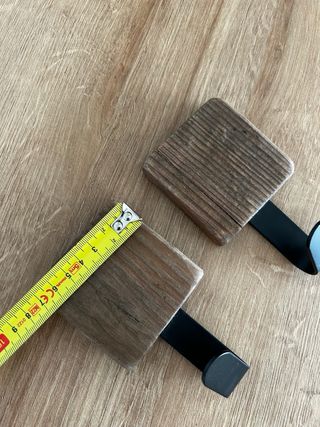 Colgadores de madera y metal