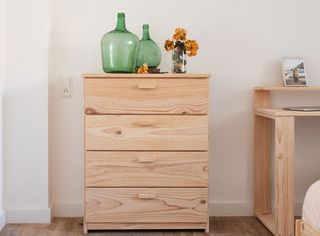 Cómoda cajonera de madera natural