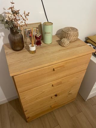 Cómoda cajonera de madera natural