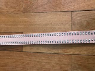 Cinturón rosa tachuelas 110cm