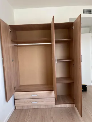 Armario de madera 3 puertas y 2 cajones