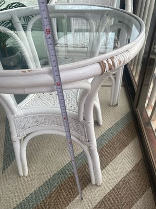 Mesa y 2 Sillas Mimbre con Cristal