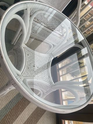 Mesa y 2 Sillas Mimbre con Cristal