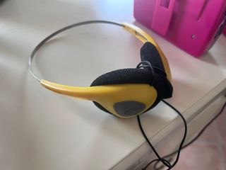 Walkman anni 2000 funzionanti a batterie.