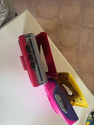 Walkman anni 2000 funzionanti a batterie.