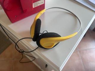 Walkman anni 2000 funzionanti a batterie.