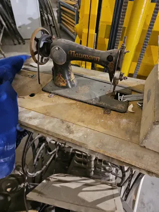 Máquina de coser Maumann antigua