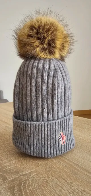 Gorro ORIGINAL Moncler Gris con pompón