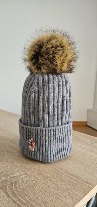 Gorro ORIGINAL Moncler Gris con pompón