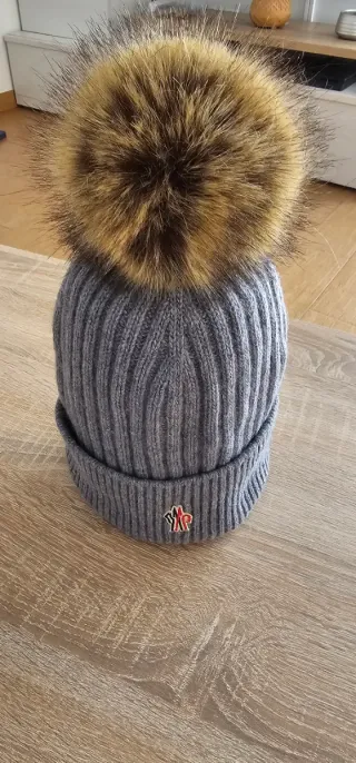 Gorro ORIGINAL Moncler Gris con pompón