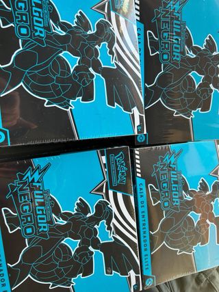 ETB Caja Entrenador Élite Fulgor Negro Pokémon