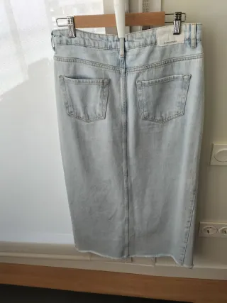 Falda vaquera larga con abertura