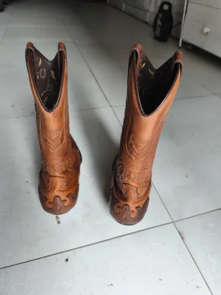 Botas camperas de cuero marrón