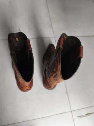 Botas camperas de cuero marrón