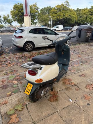 Vespa Piaggio ET2 49cc Scooter
