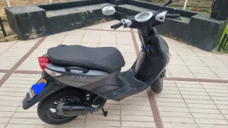 Ciclomotor Yamaha neos gris