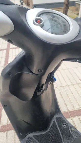 Ciclomotor Yamaha neos gris