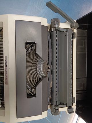 maquina de escribir, con funda, olivetti lettera 40