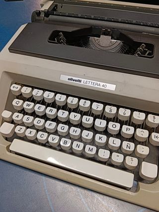 maquina de escribir, con funda, olivetti lettera 40