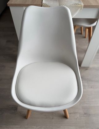 Mesa de comedor cocina-salon y sillas