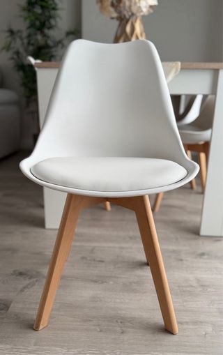 Mesa de comedor cocina-salon y sillas