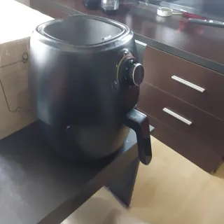 Freidora de aire Ufesa negra