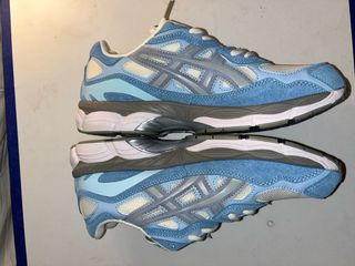 Zapatillas Asics Beige y Azul