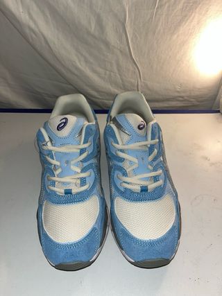 Zapatillas Asics Beige y Azul