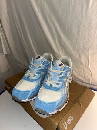 Zapatillas Asics Beige y Azul