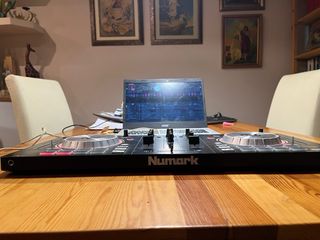 Controladora DJ Numark Mixtrack Pro 3