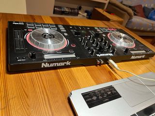 Controladora DJ Numark Mixtrack Pro 3