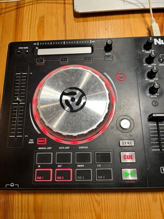 Controladora DJ Numark Mixtrack Pro 3