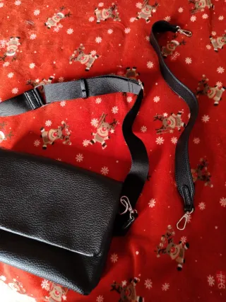 Bolso negro de poli-piel