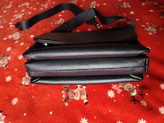 Bolso negro de poli-piel