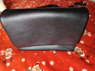 Bolso negro de poli-piel