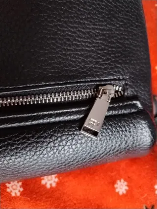 Bolso negro de poli-piel